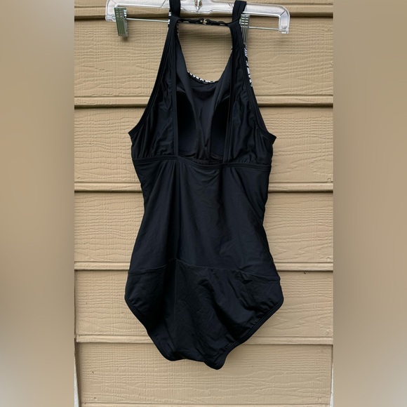 NWT- Jantzen Swimsuit One Piece Geometric Black White Lined - Picture 3 of 8